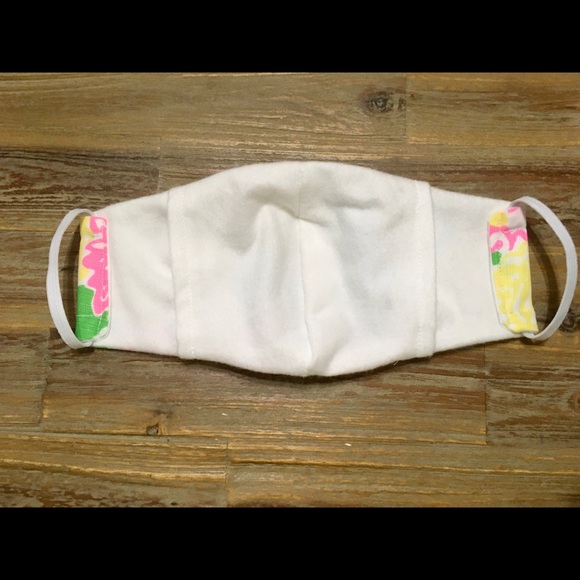 One Face Mask made with Lilly Pulitzer Fabric - Picture 2 of 2